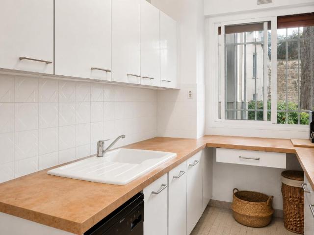 Location Appartement 4 pièces Meublé 80m² PARIS 16ème