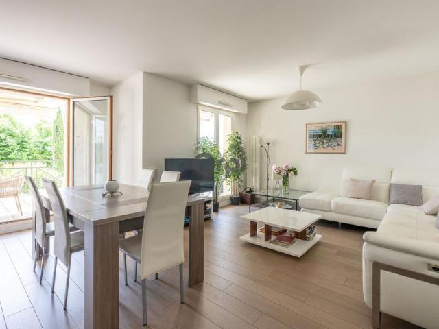 Location Appartement 4 pièces Meublé 94m² LE PLESSIS ROBINSON 92350