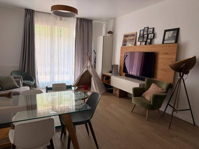 Location Appartement 4 pièces meublé Superficie: 84 m² + terrasse 9 m² + Parking sous sol + Cave – Levallois Perret 92 3 000 Euros / Mois CC