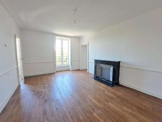 Location appartement 4 pièces Nantes Centre Ville 44