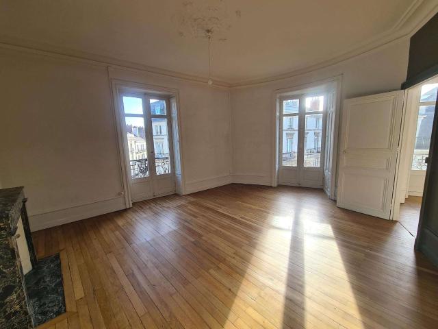 Location appartement 4 pièces Nantes Centre Ville 44