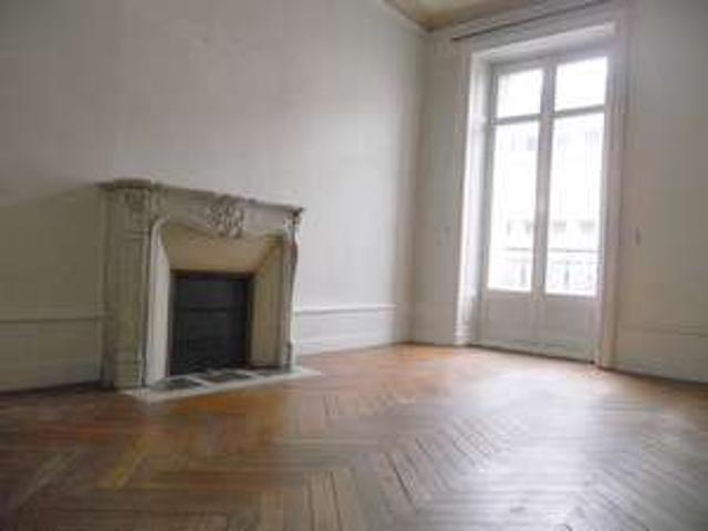 Location appartement 4 pièces Nantes Centre Ville 44