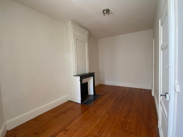 Location appartement, 50.84 m² T 2 à Agen, 560 €