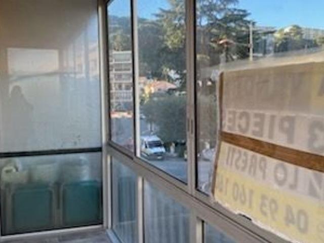 Location appartement, 50.11 m² T 2 à Saint Laurent du Var, 1 350 €