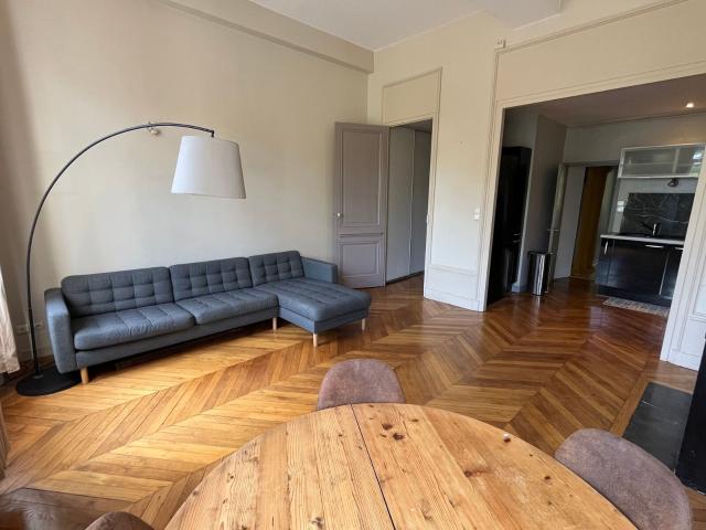 Location appartement, 50.23 m² T 2 à Caluire et Cuire, 950 €