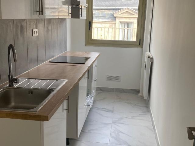 Location appartement, 50.31 m² T 2 à Paris 10, 2 200 €