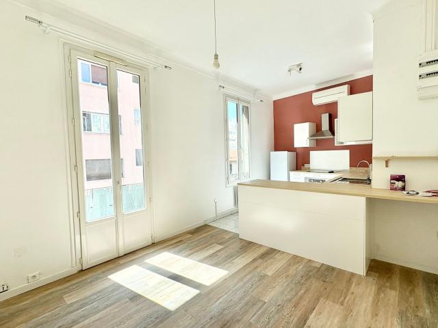 Location appartement, 51.36 m² T 3 à Nice, 1 400 €
