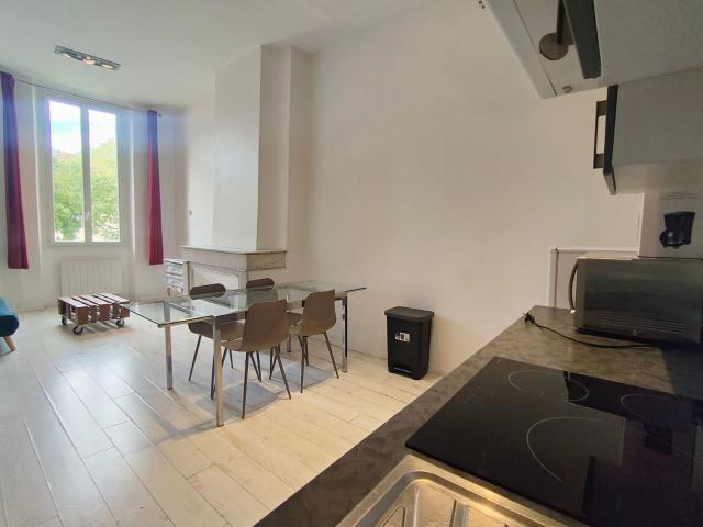 Location appartement, 52 m² T 2 à Toulon, 700 €