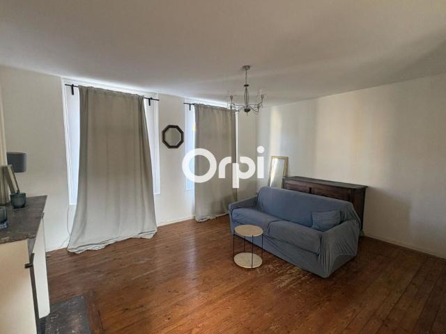 Location appartement, 57.64 m² T 2 à Lille, 900 €