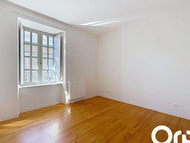 Location appartement, 57.05 m² T 3 à Saint Flour, 560 €