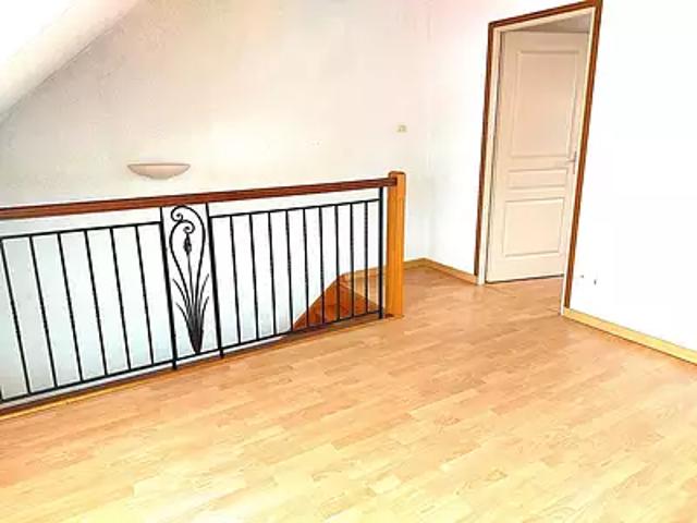 location appartement, 54.1 m² au dernier étage