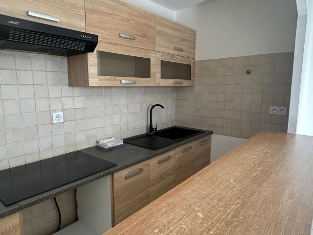 Location appartement, 55.74 m² T 3 à Cabrières, 700 €