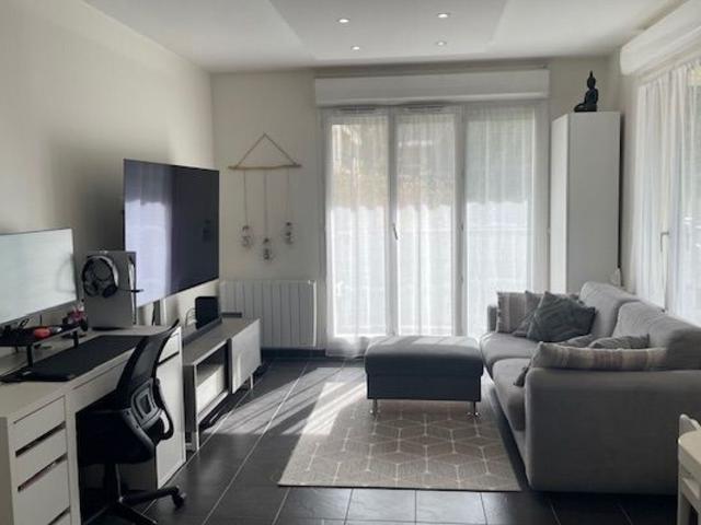 Location appartement, 58.79 m² T 3 à Fontenay le Fleury, 1 250 €