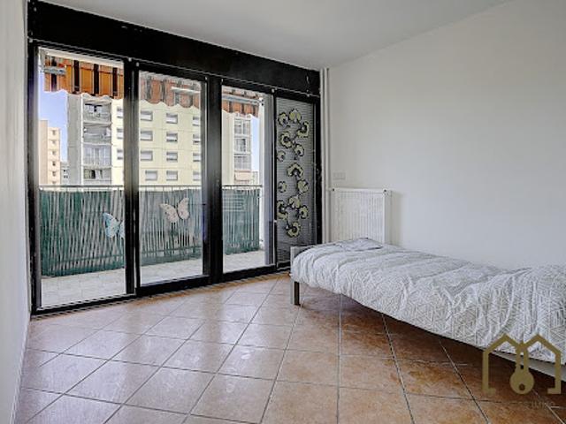 Location Appartement 5 pièces 70.91 m2 Vaulx en Velin