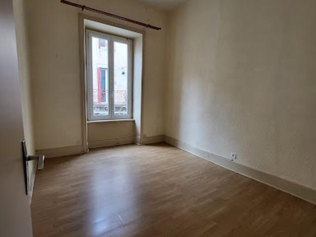 Location Appartement 5 pièces 77.76 m2 Privas