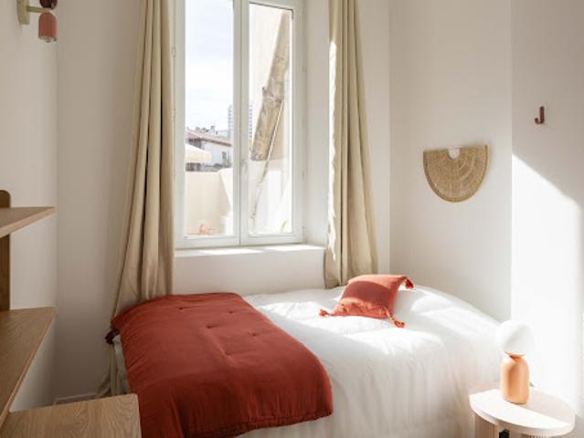 Location Appartement 5 pièces 77 m2 Marseille 6ème