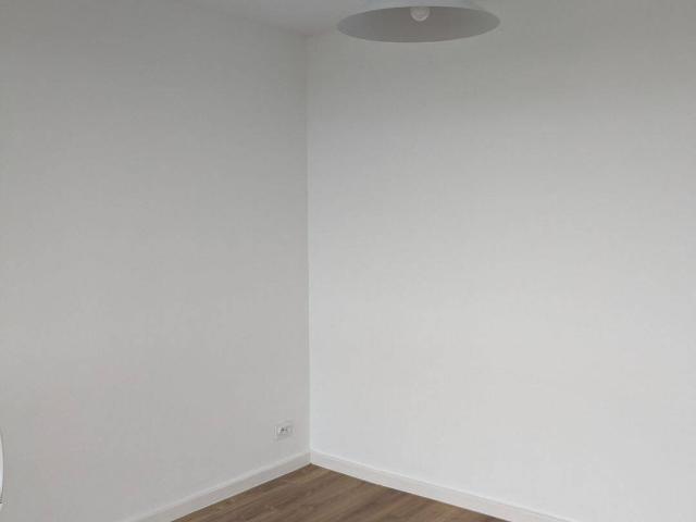 Location appartement 5 pièces 84 m² – 3 chambres – Balcons – Piscine – Fontenay le Fleury