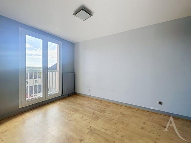 Location Appartement 5 pièces 86.12 m2 Issou