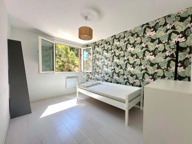 Location Appartement 5 pièces 88m² MARSEILLE 9ème