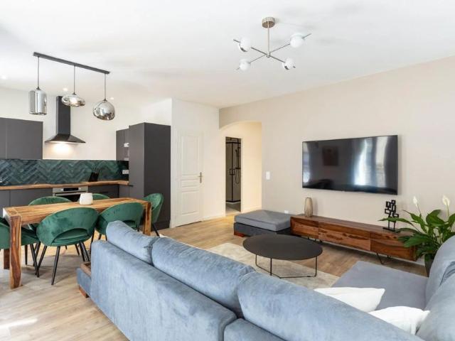 Location Appartement 5 pièces 93m² MARSEILLE 6ème