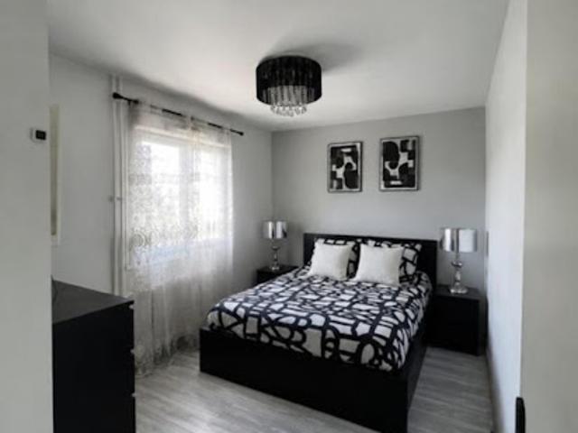 Location Appartement 5 pièces 90 m2 Vaulx en Velin