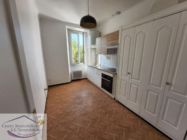 Location Appartement 5 pièces 91m² CUERS 83390