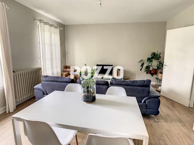 Location: appartement 5 pièces 94 m2 à PERCY EN NORMANDIE