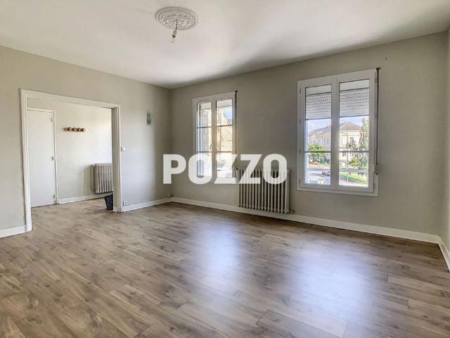 Location: appartement 5 pièces 94 m² à PERCY EN NORMANDIE