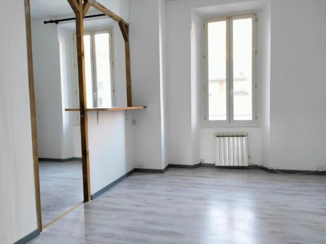 Location Appartement 5 pièces 96m² MEYRANNES 30410