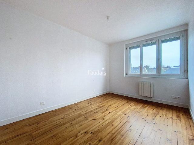 Location Appartement 5 pièces 102m² ST LO 50000