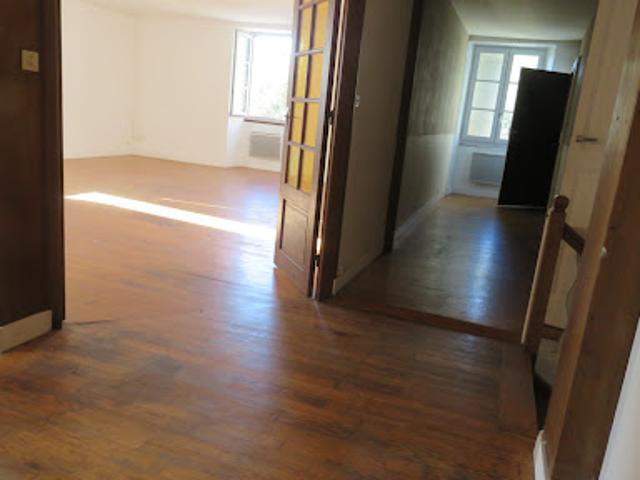 Location Appartement 5 pièces 104 m2 Hautefort