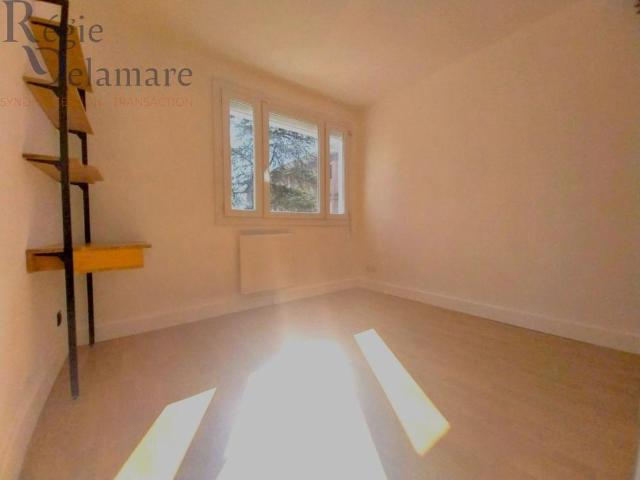 Location Appartement 5 pièces 104m² BOURGOIN JALLIEU 38300