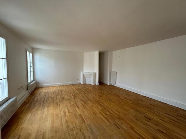 Location Appartement 5 pièces 107 m2 Paris 3ème