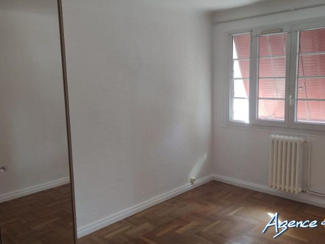 Location Appartement 5 pièces 110m² NARBONNE 11100