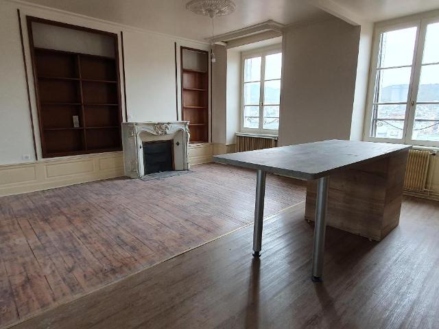 Location Appartement 5 pièces 111m² CLERMONT FERRAND 63000