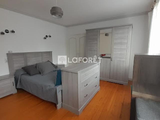 Location Appartement 5 pièces 112 m2 Saint Flour