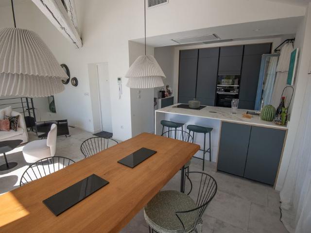 Location appartement 5 pièces, 115.30m², Nîmes