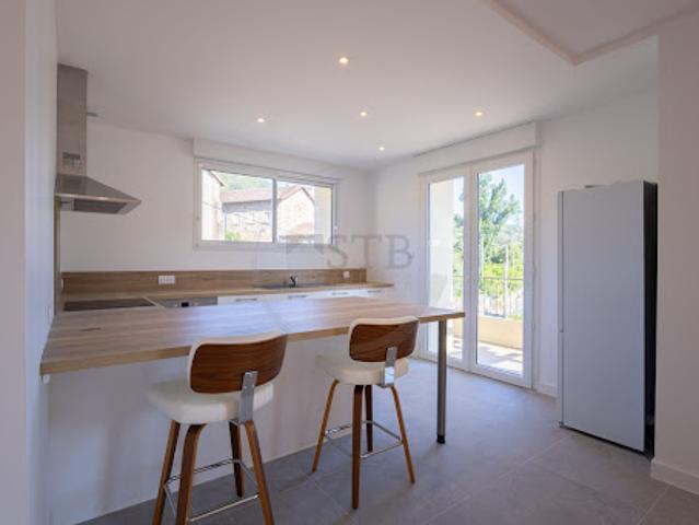 Location Appartement 5 pièces 117 m2 Vals les Bains