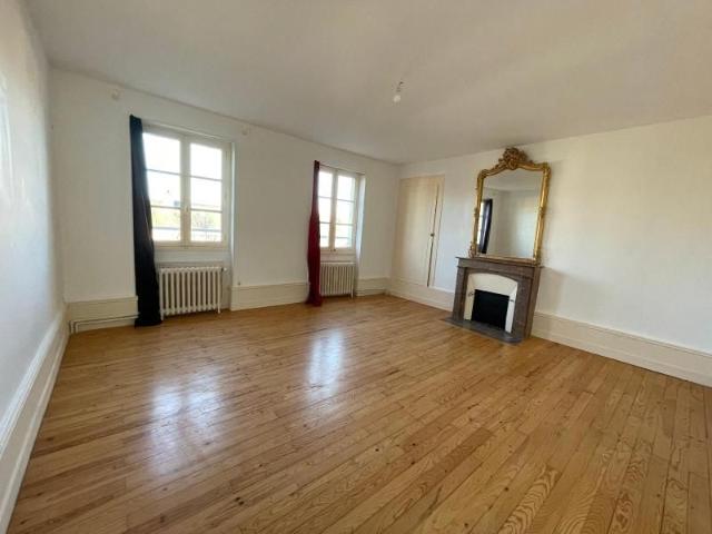 Location Appartement 5 pièces 121m² ALENCON 61000