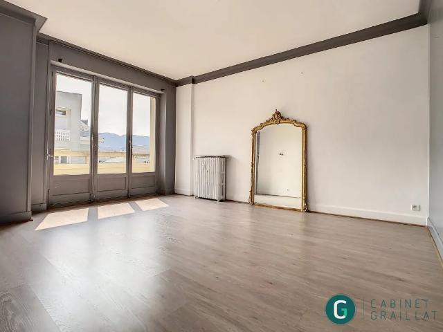 Location Appartement 5 pièces 128m² CHAMBERY 73000