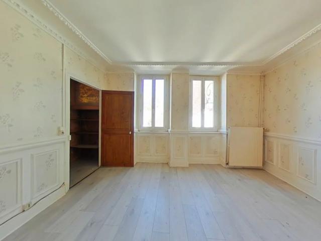 Location Appartement 5 pièces 129m² ST PIERRE LE MOUTIER 58240