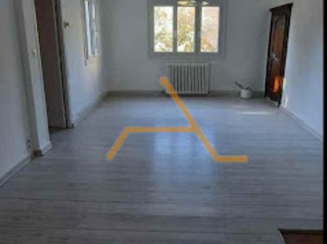 Location Appartement 5 pièces 100 m2 Montjoux