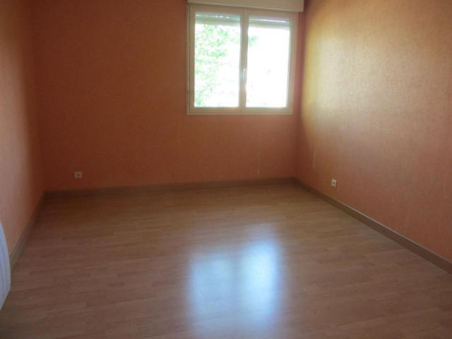 Location Appartement 5 pièces 130m² NEUVIC 19160