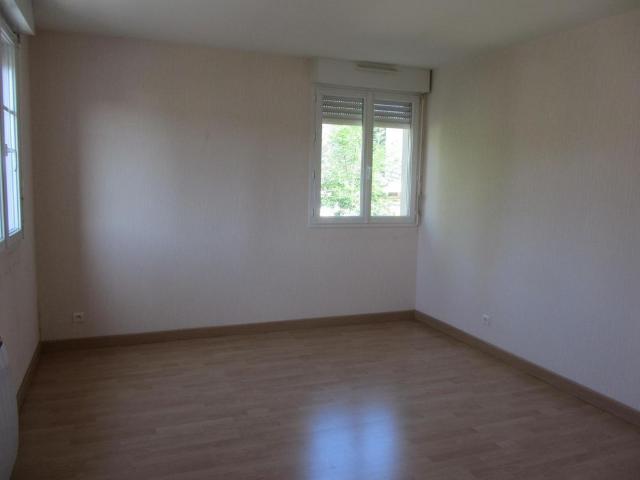 Location Appartement 5 pièces 130m² NEUVIC 19160