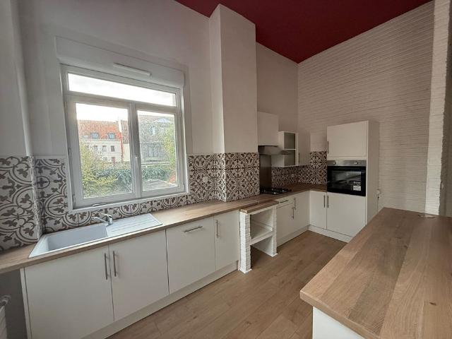Location appartement 5 pièces, 136.00m², Saint Omer