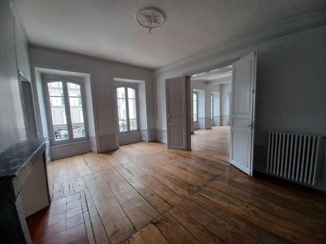 Location Appartement 5 pièces 139m² AURILLAC 15000