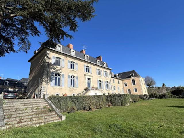 Location Appartement 5 pièces 150 m2 Chateau gontier