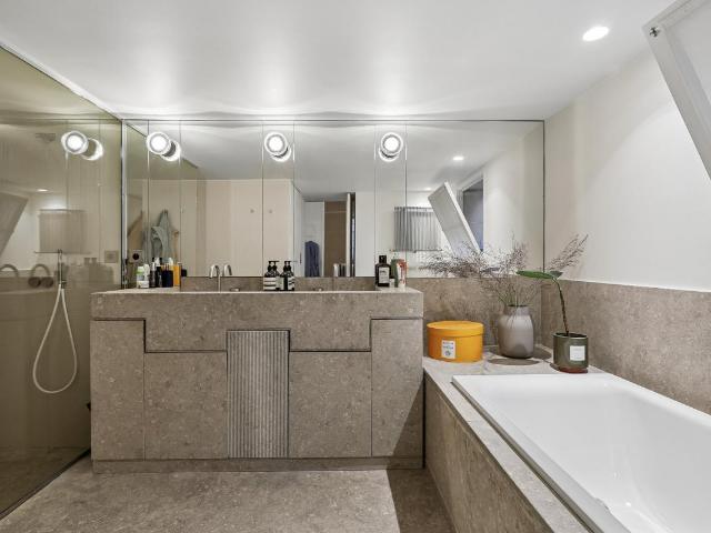 Location Appartement 5 pièces Meublé 206m² PARIS 6ème