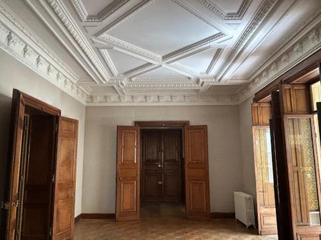 Location Appartement 5 pièces 221.35 m2 Nimes