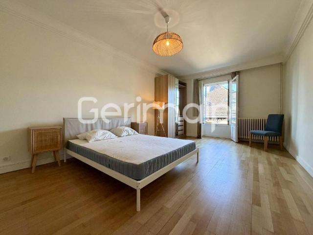 Location Appartement 5 pièces + cuisine 150,25 m² 2
